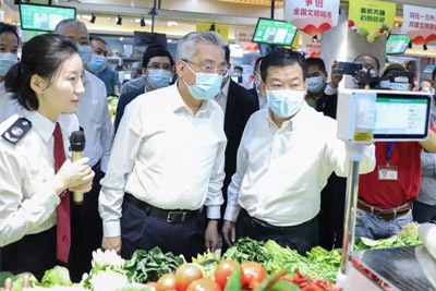 广东省副省长率队视察深圳新洲智慧肉菜市场，中字溯源系统被实名点赞